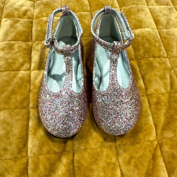 HARPER CANYON Glittery Pink Kids Shoes with adjustable straps! 🎉SO MUCH FUN🎉 - Picture 1 of 8